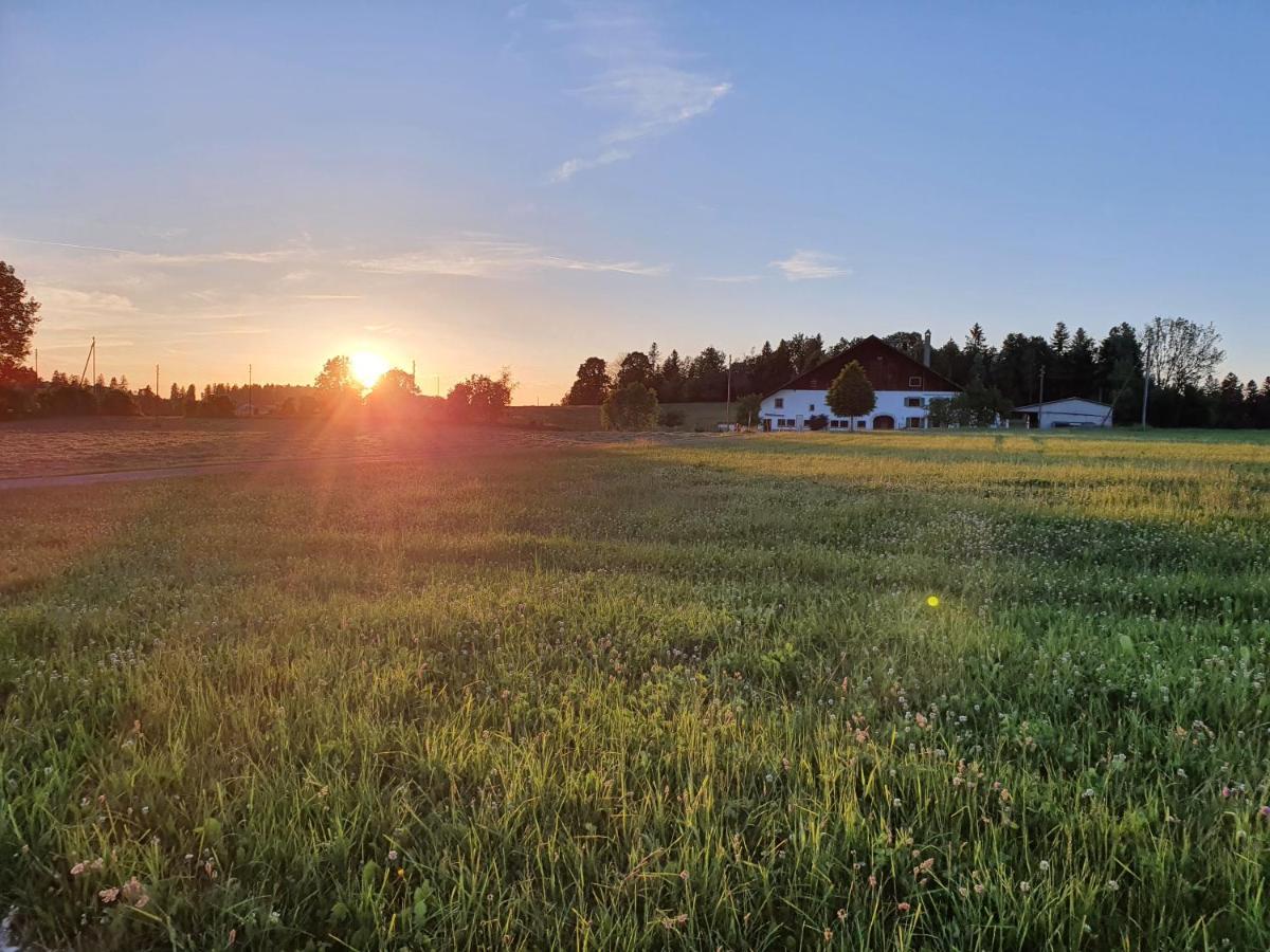 O Valanvron - Appartement Dans Une Ancienne Ferme Neuchateloise La Chaux De Fonds Eksteriør bilde